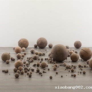 李钢 《念珠》2012   枯树节点打磨成球 