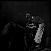 《白求恩》水墨宣纸、影像 243 ×363cm2011