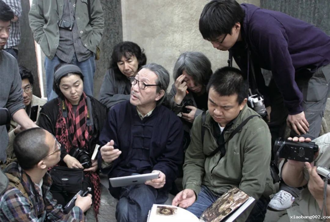 04 Prof. Yuan taught his students in sketching.jpg