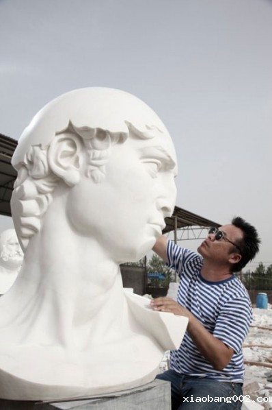 Yang Maoyuan's working at his David